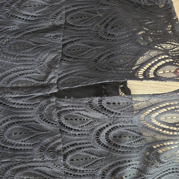 Lace dress - Picture 3 of 4